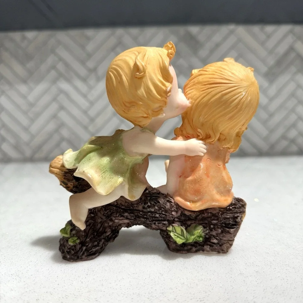 Vintage‎ Resin Figurine – Boy Kissing Girl on Log | 5